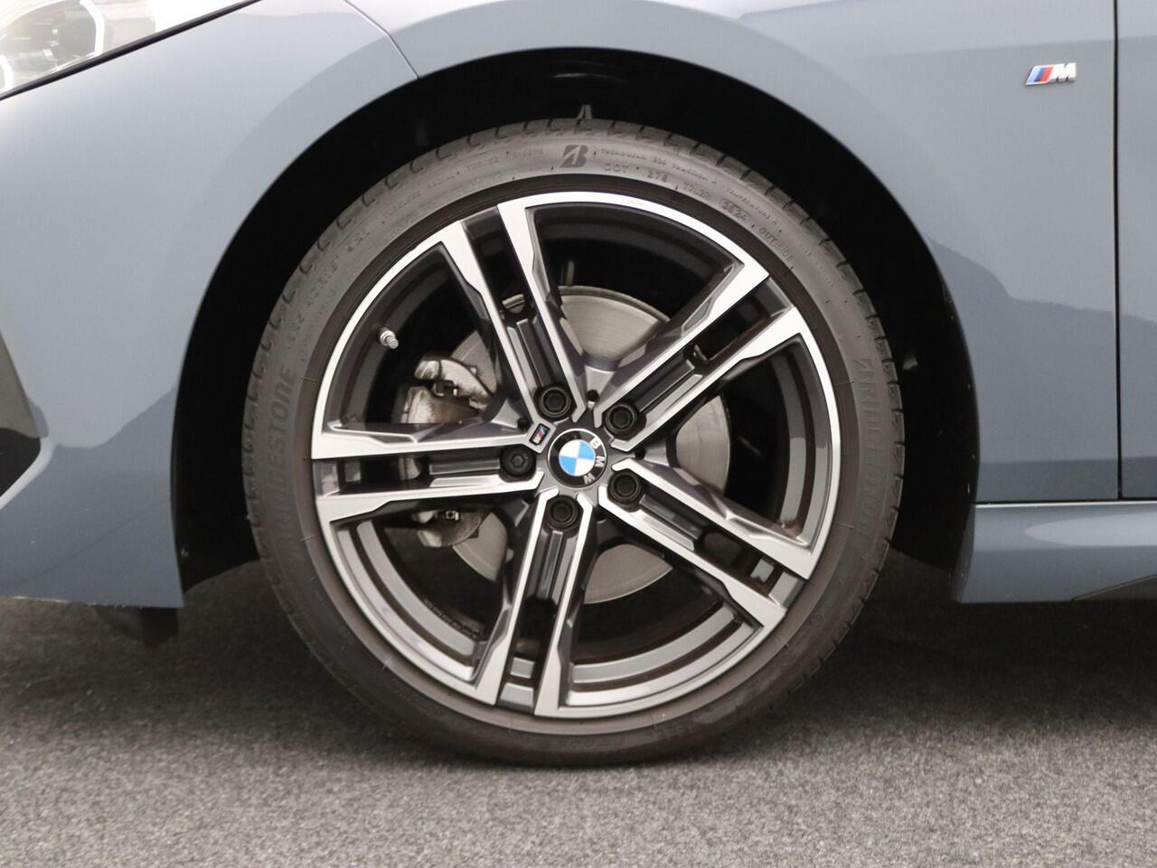 BMW 2-SERIE Gran Coupé 218i M Sportpakket | BMW Live Cockpit Professional | Sportstoelen | 18"