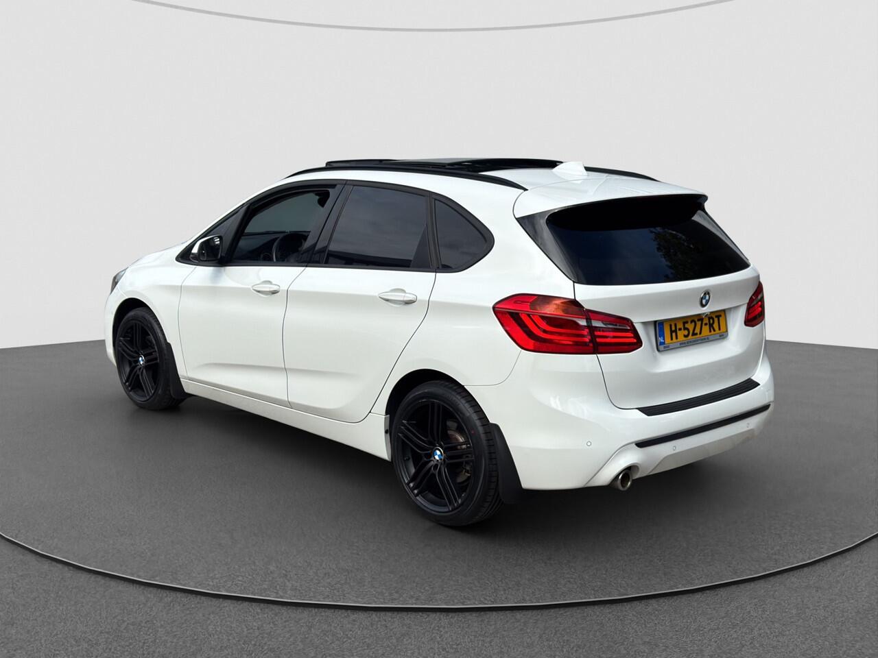 BMW 2-SERIE Active Tourer 218i High Executive | Pano | Automaat