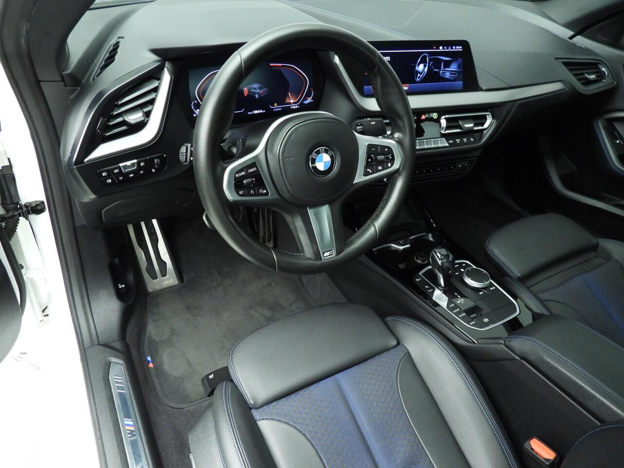 BMW 2-SERIE Gran Coupe 218i | M-Sportpakket | LED | Navigatie | Schuifdak | Stoelverwarming | Sportstoelen | Alu 18 inch