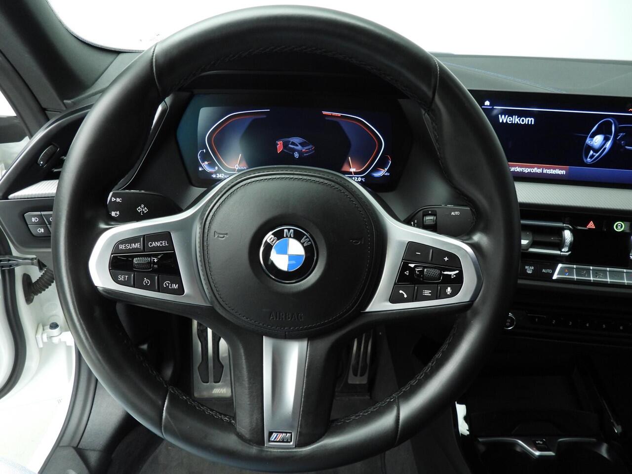 BMW 2-SERIE Gran Coupe 218i | M-Sportpakket | LED | Navigatie | Schuifdak | Stoelverwarming | Sportstoelen | Alu 18 inch