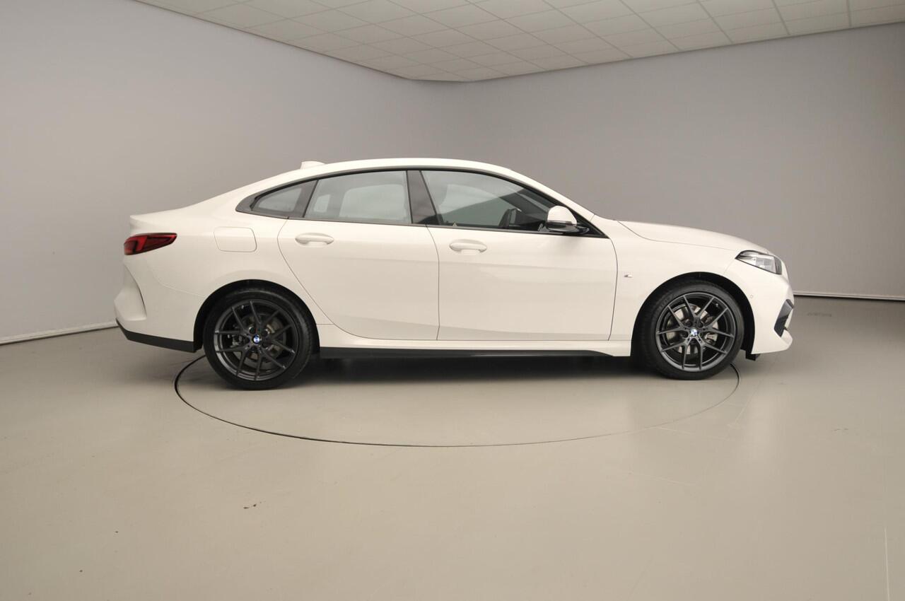 BMW 2-SERIE Gran Coupe 218i | M-Sportpakket | LED | Navigatie | Sportstoelen | Clima | cruise controle | DAB | Alu 18 inch