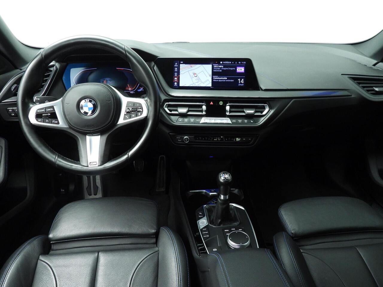 BMW 2-SERIE Gran Coupe 218i | M-Sportpakket | LED | Leder | Navigatie | Trekhaak | Sportstoelen | Stoelverwarming | DAB | Alu 18 inch