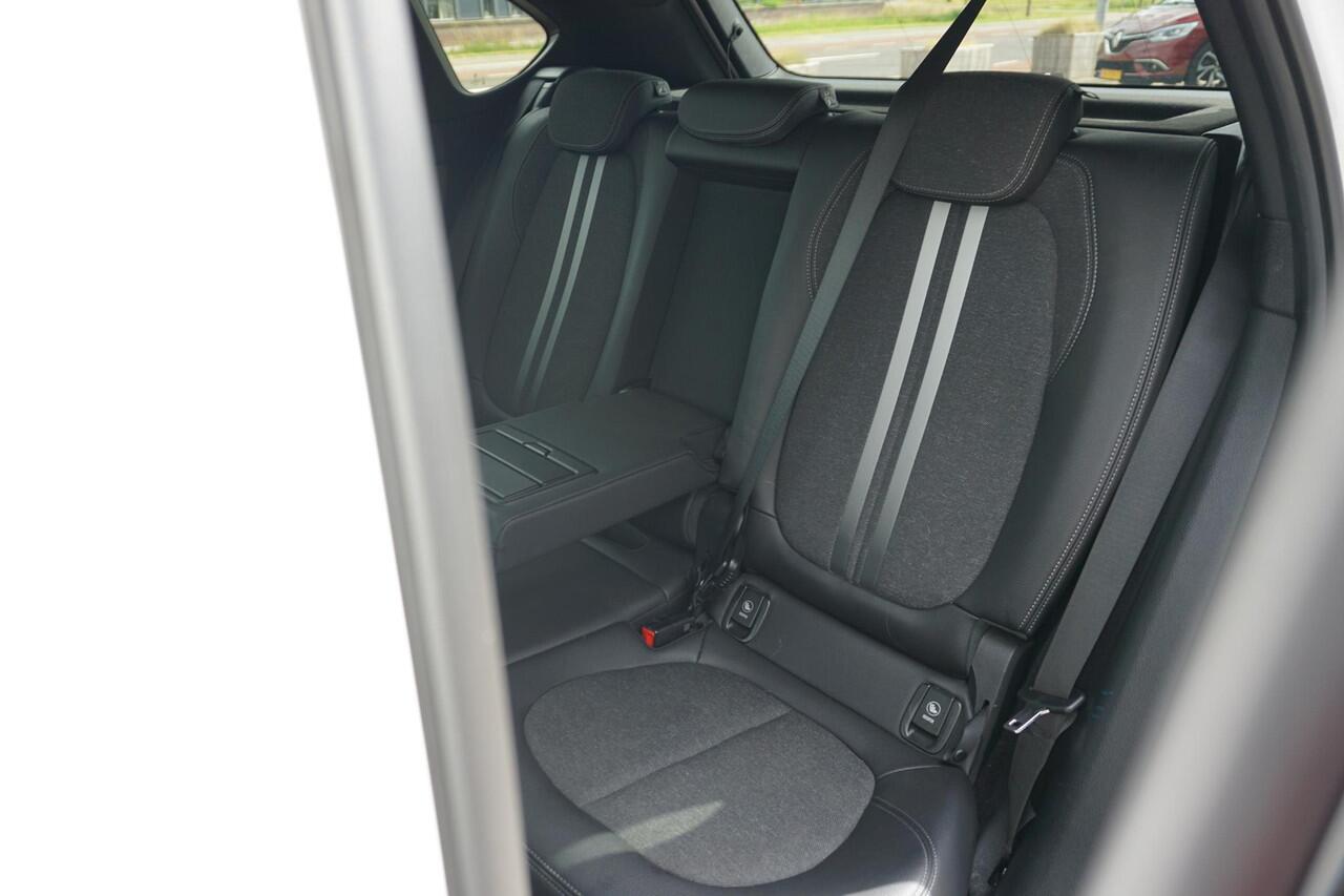 BMW 2-SERIE Active Tourer 220i Executive Edition | M Pakket | PANO | Trekhaak