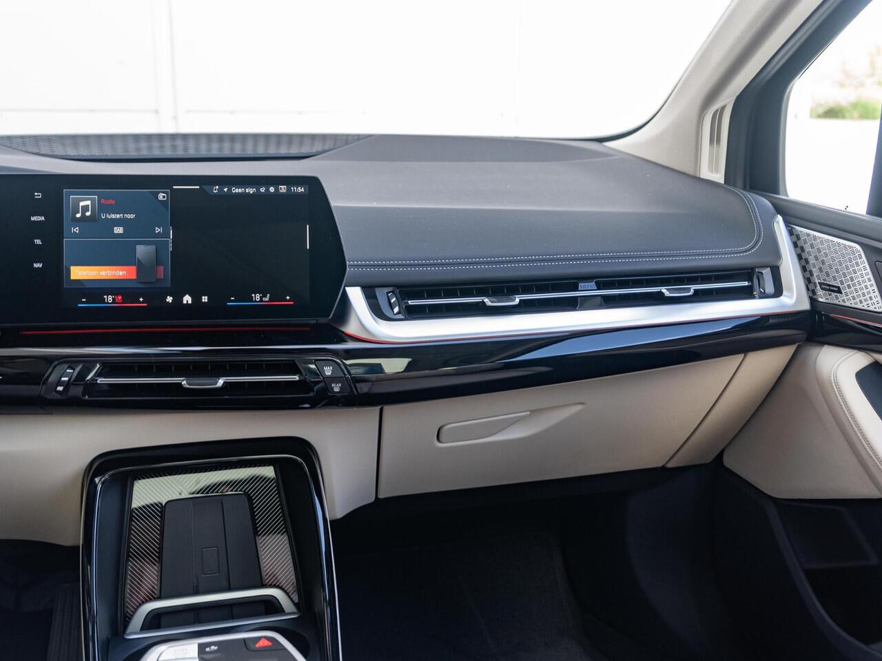 BMW 2-SERIE Active Tourer 225e xDrive | Luxury Line | Innovation Pack | Comfort Pack | Travel Pack | Showroom Selection