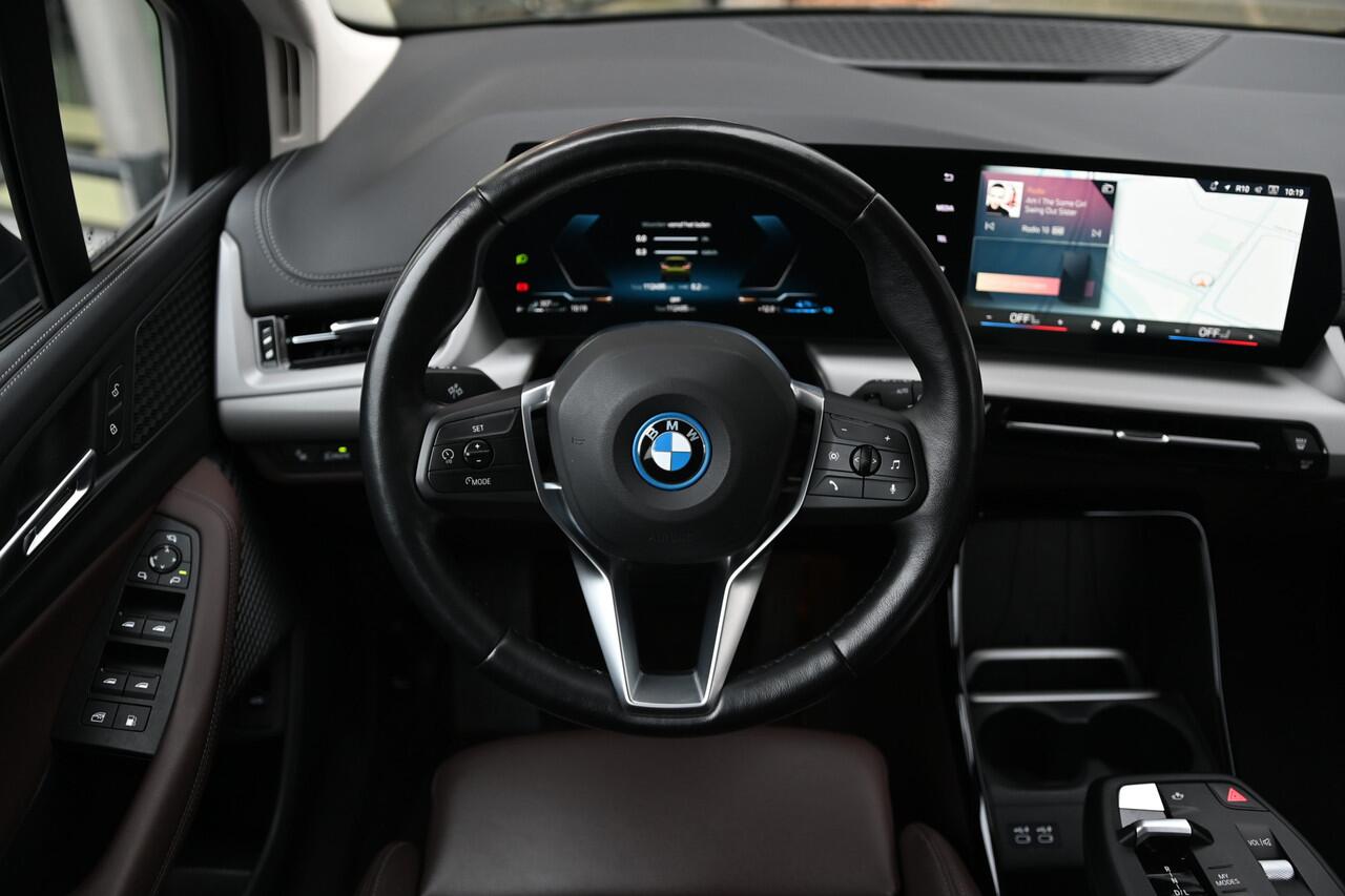 BMW 2-SERIE Active Tourer 225e xDrive Automaat / Sportstoelen / Trekhaak / Achteruitrijcamera / Comfort Access / Adaptieve LED / Stoelverwarming