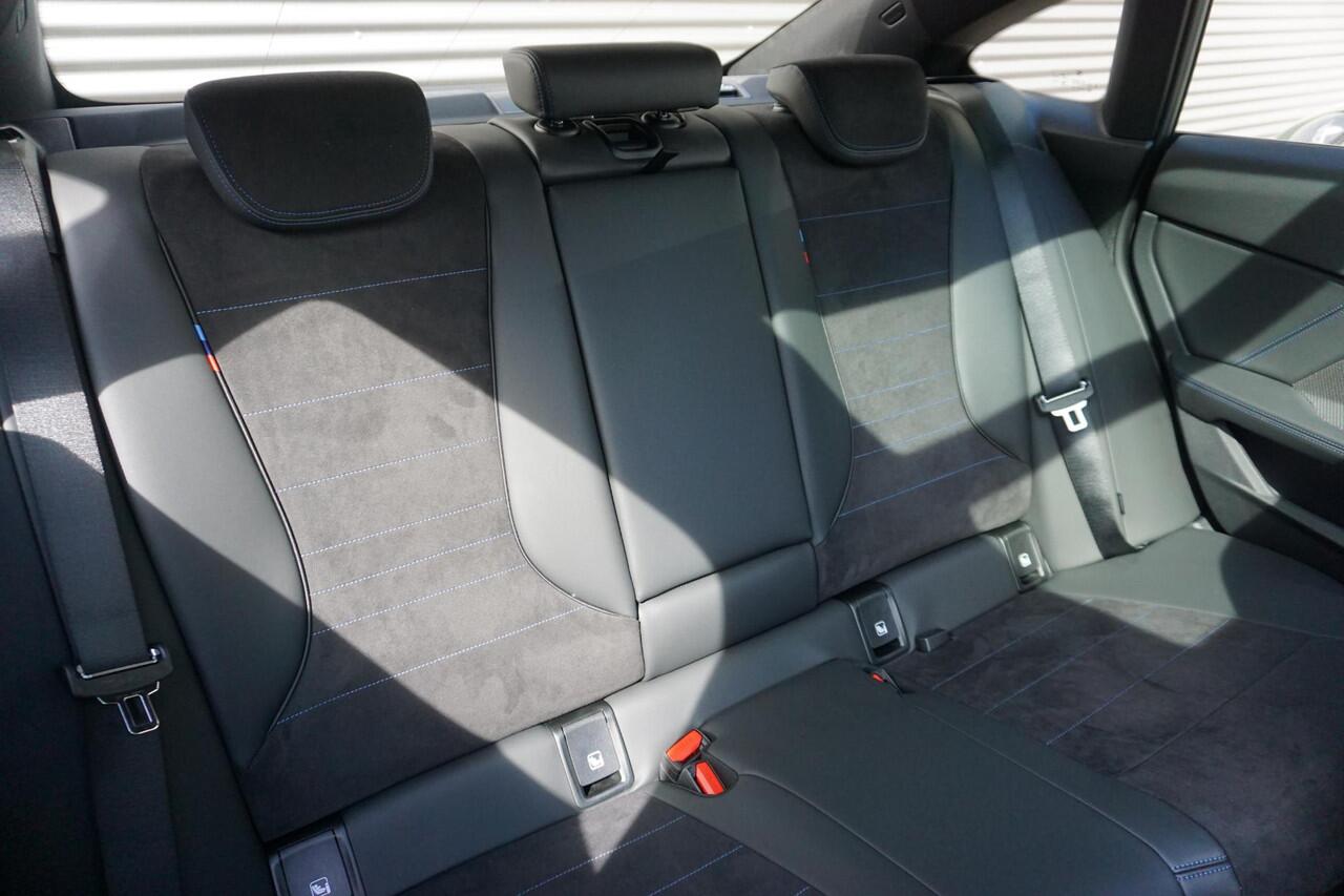 BMW 2-SERIE Gran Coupé 220 M Sportpakket | Premium Pack | Glazen panoramadak | Driving Assistant Plus | Harman-Kardon sound system