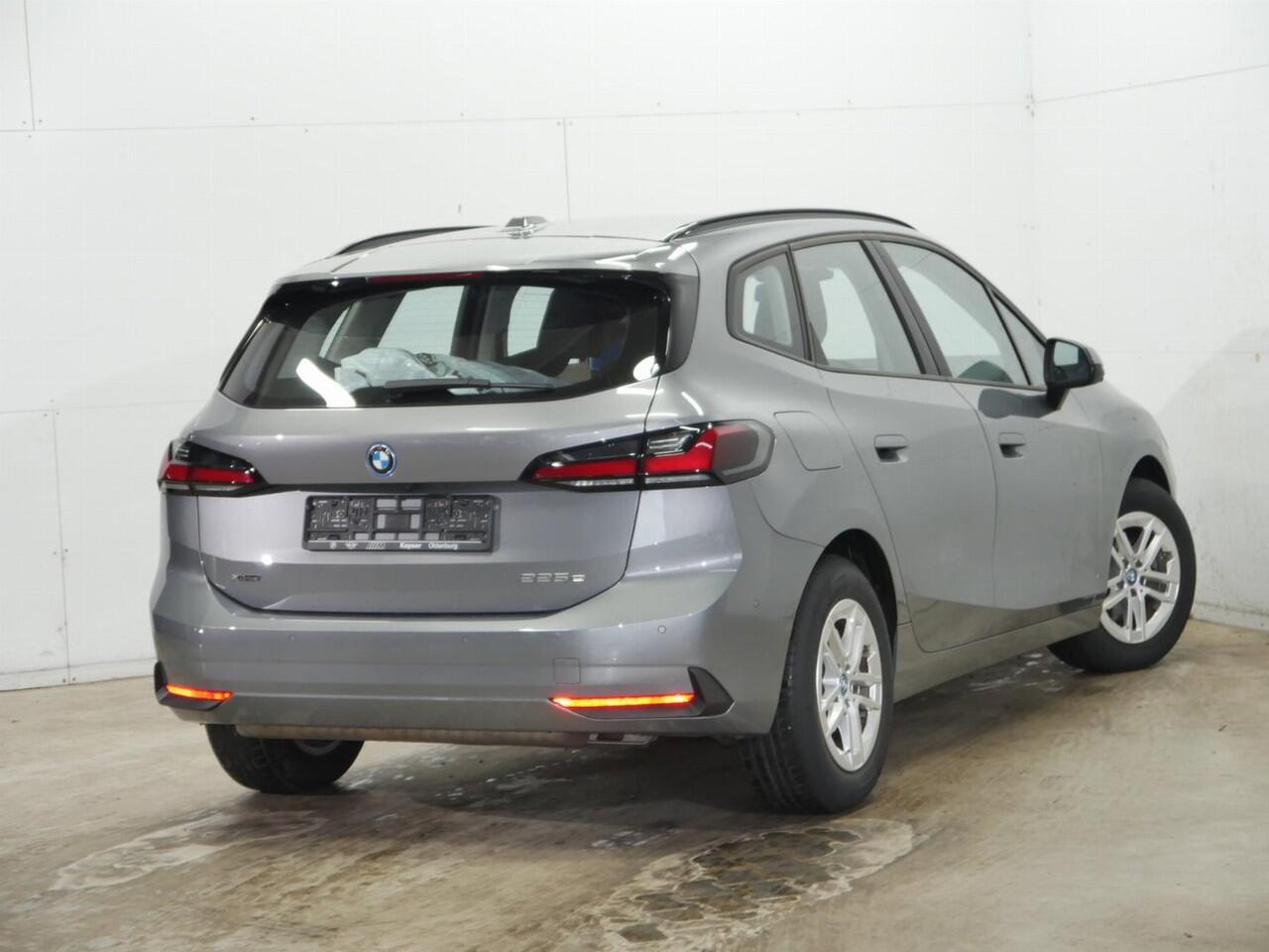 BMW 2-SERIE Active Tourer 225e xDrive | Head-Up | Comfort Acces| Voorbereiding Driving Assistant Plus | Stoelverwarming | Parking assistant plus