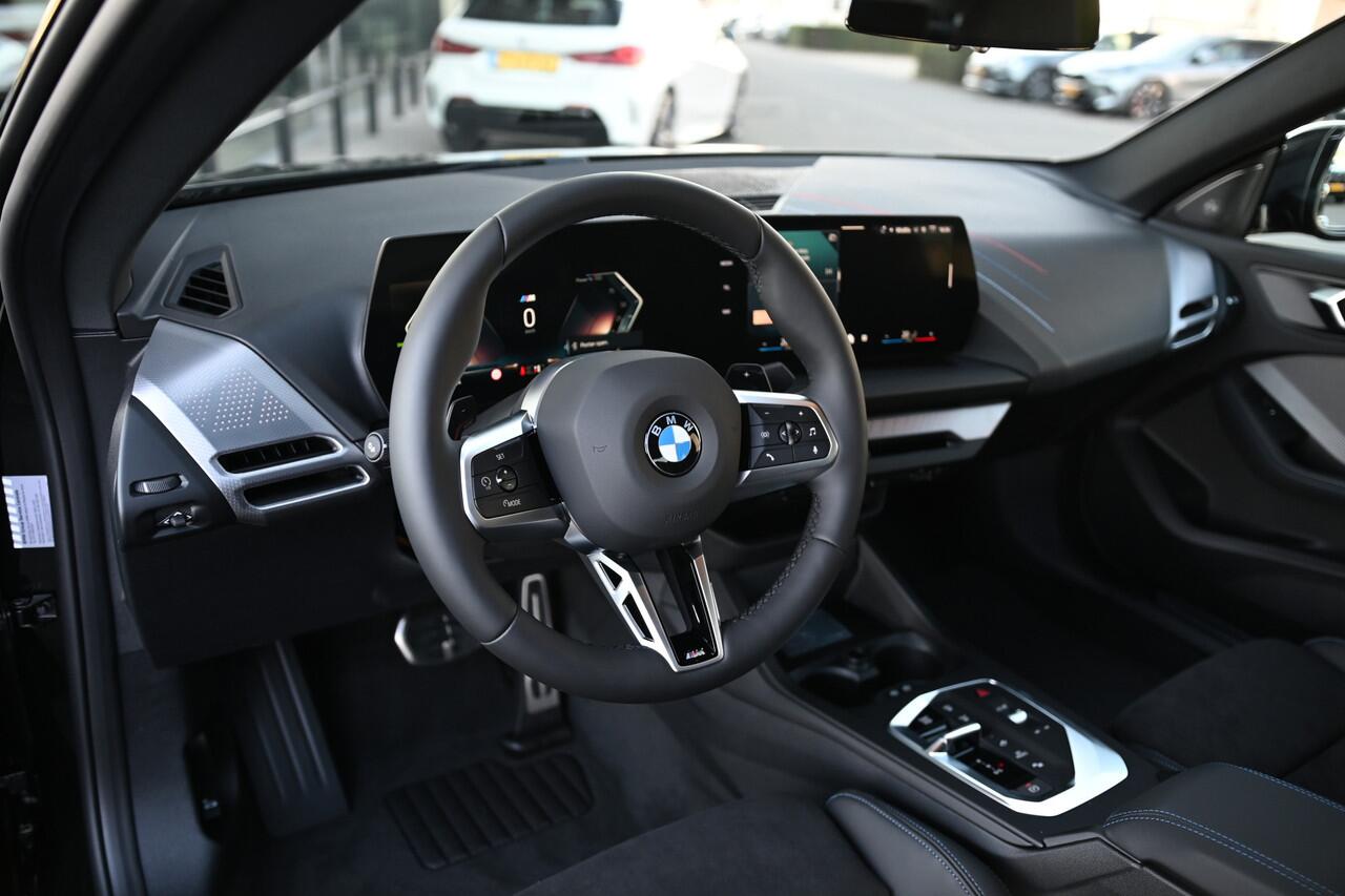 BMW 2-SERIE Gran Coupé 220 M Sport Automaat / Sportstoelen / Adaptieve LED / Comfort Access / M Adaptief onderstel / Parking Assistant / Stoelverwarming