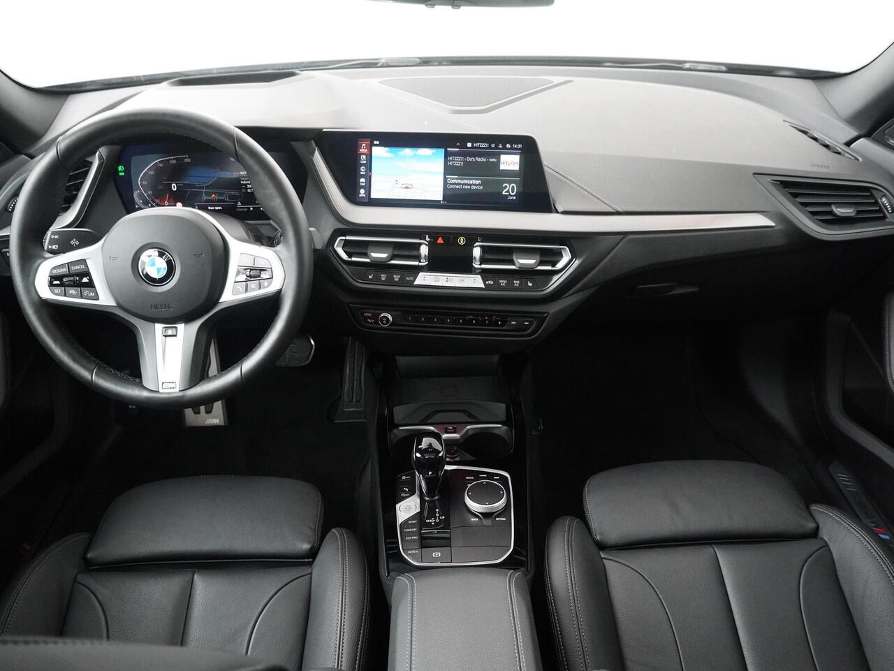 BMW 2-SERIE Gran Coupé 220 M Sport | Panoramadak | Active Cruise | Head-Up | Stoelverwarming | Stuurverwarming |