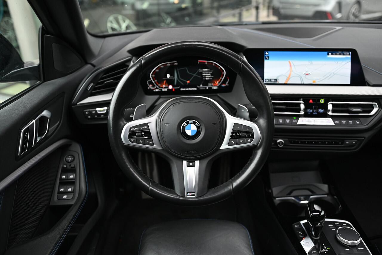 BMW 2-SERIE Gran Coupé 220i High Executive M Sport Automaat / Panoramadak / Adaptieve LED / Head-Up / Sportstoelen / Stuurverwarming / Live Cockpit Professional