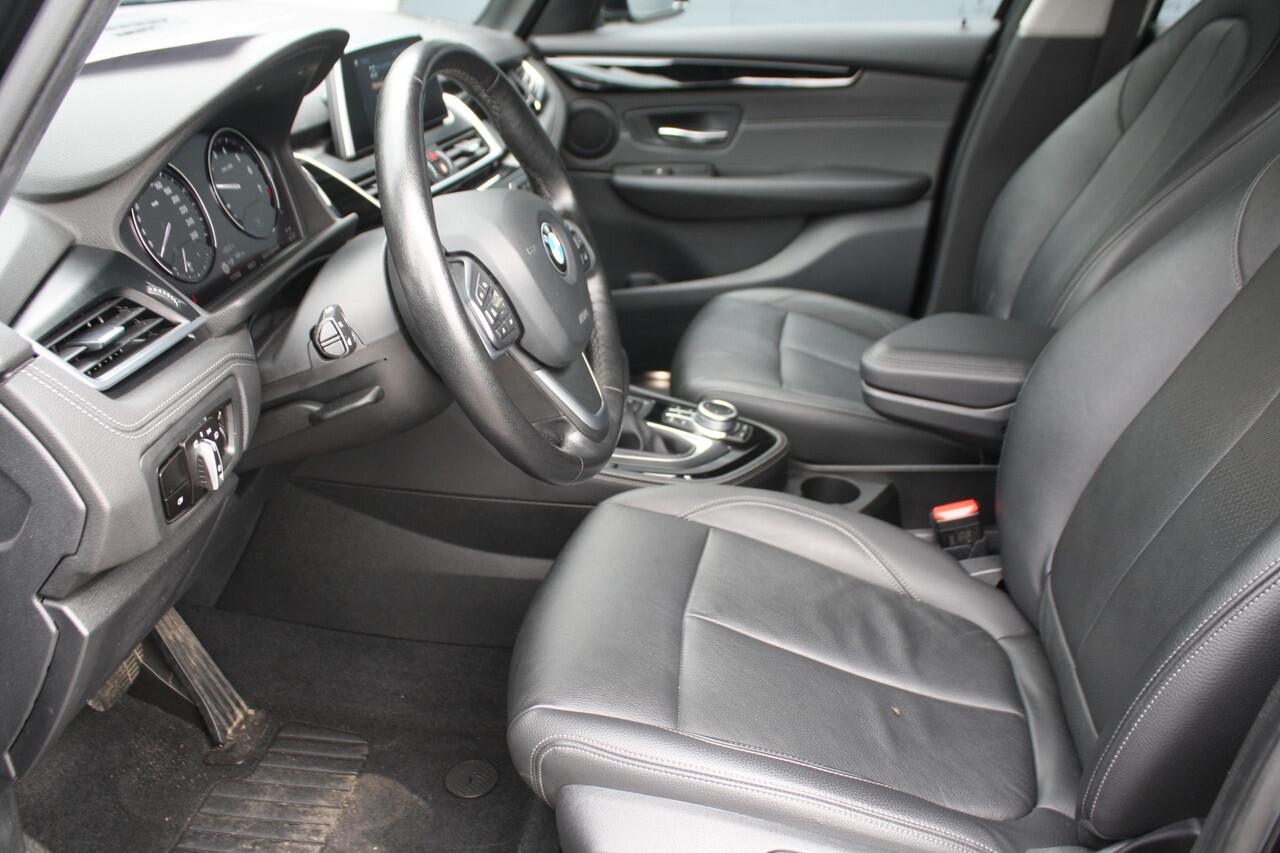 BMW 2-SERIE Active Tourer- TREKHAAK - NAVIGATIE- LEDER 225xe iPerformance High Executive