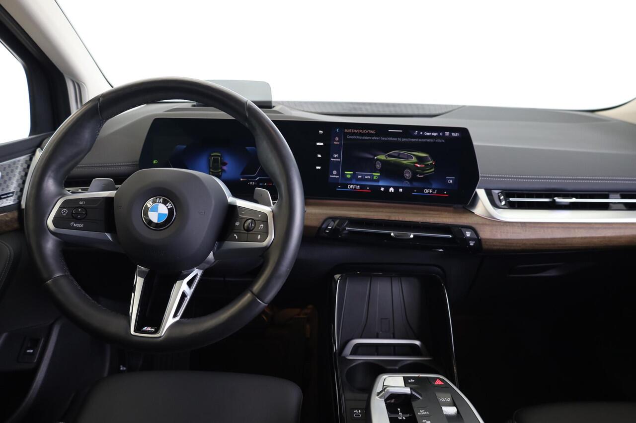 BMW 2-SERIE Active Tourer 223i | Luxury Line | Driving Assistant Professional | Travel Pack | Innovation Pack | Trekhaak Pakket