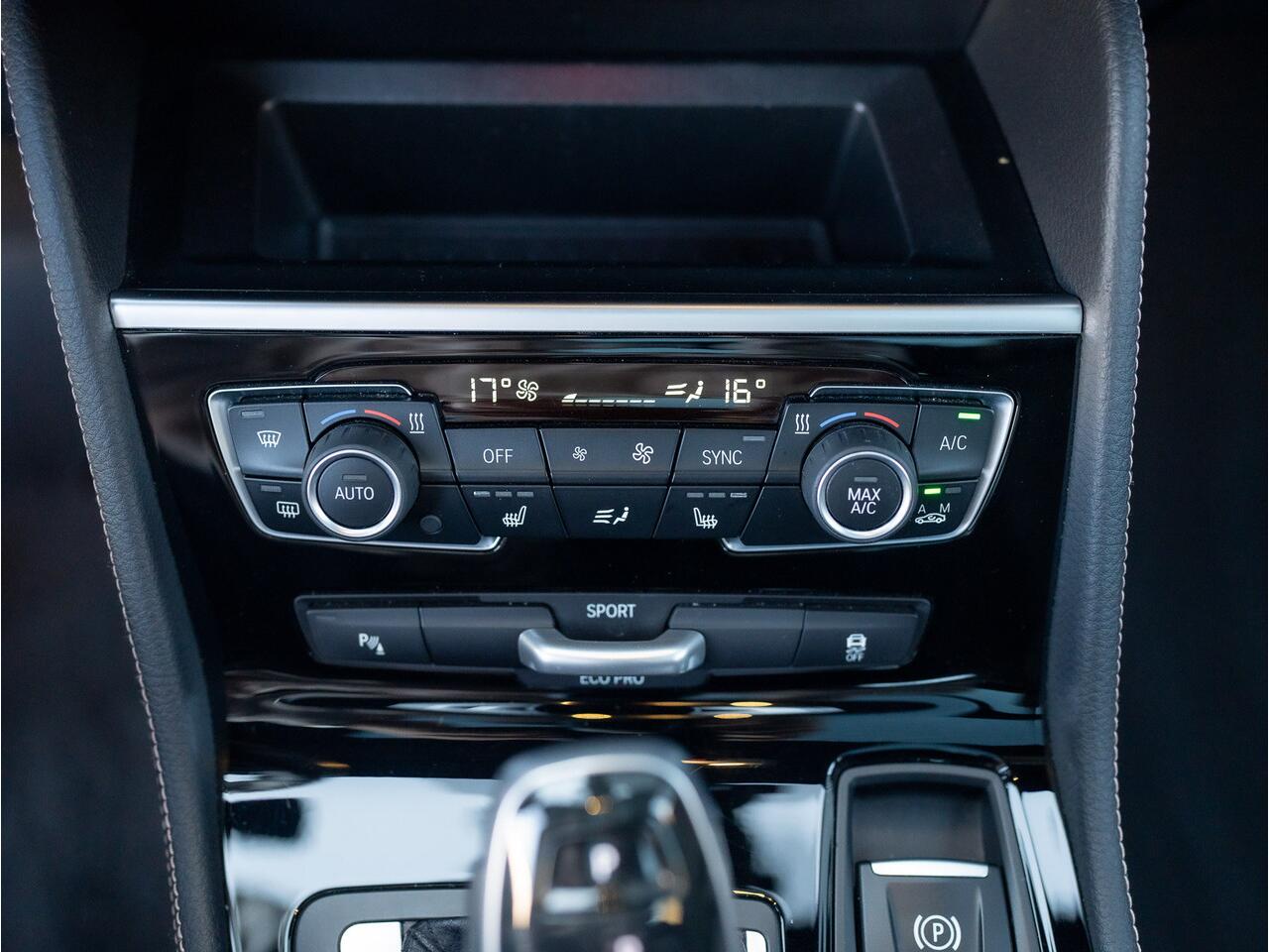 BMW 2-SERIE Active Tourer 218i Business Edition Plus | Panodak | Head Up | Trekhaak | Camera | Prijs Rijklaar!!