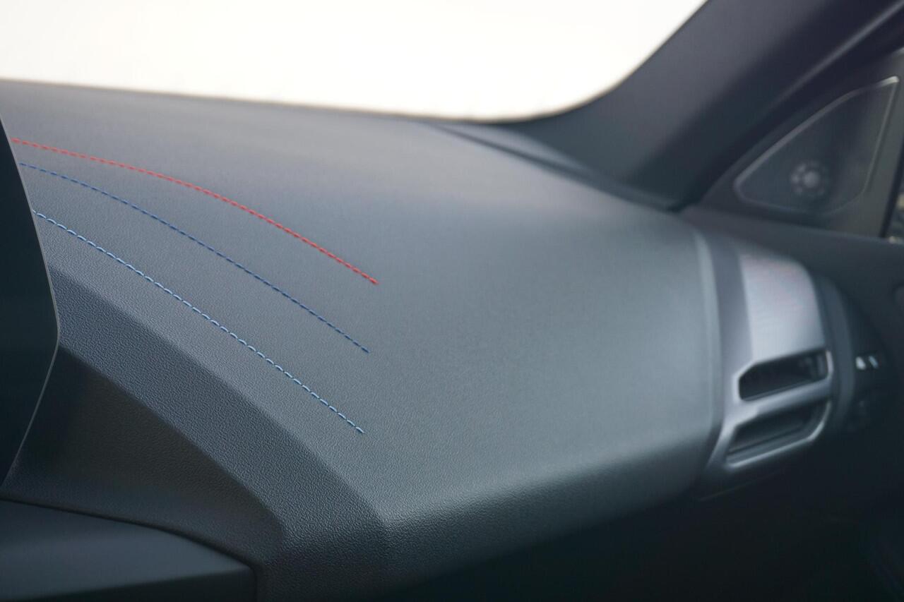 BMW 2-SERIE Gran Coupé 220 M Sportpakket Pro 19'' / Panoramadak / Elektrisch verstelbare stoelen / Head-Up Display / Harman Kardon / Trekhaak