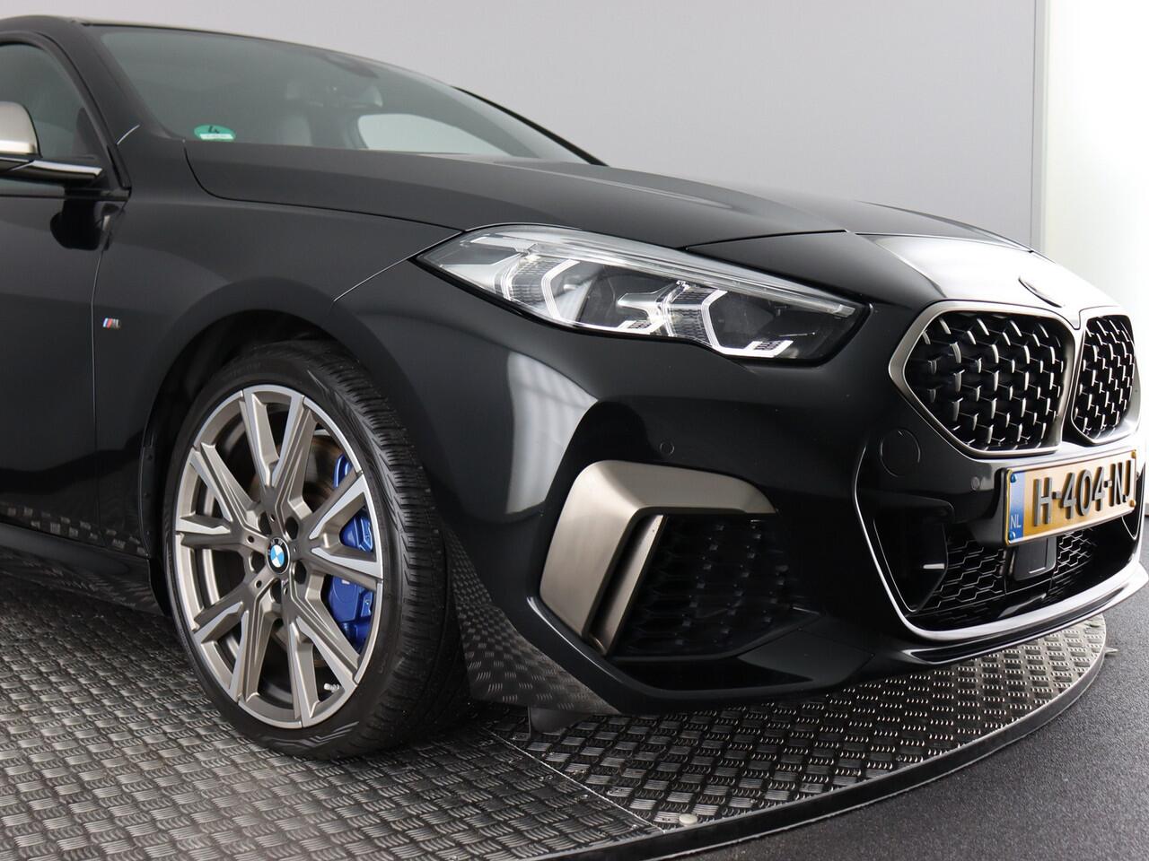 BMW 2-SERIE Gran Coupé M235i xDrive High Executive Edition (NL-Auto / Leder kuipstoelen / Pano / H&K / ACC)