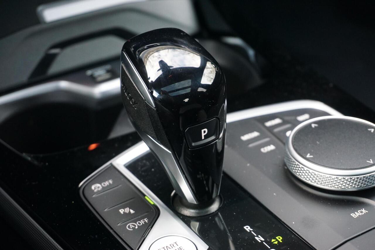 BMW 2-SERIE Gran Coupé 218i M Sportpakket Pro | Premium Pack | Comfort Pack | Travel Pack | Glazen panoramadak