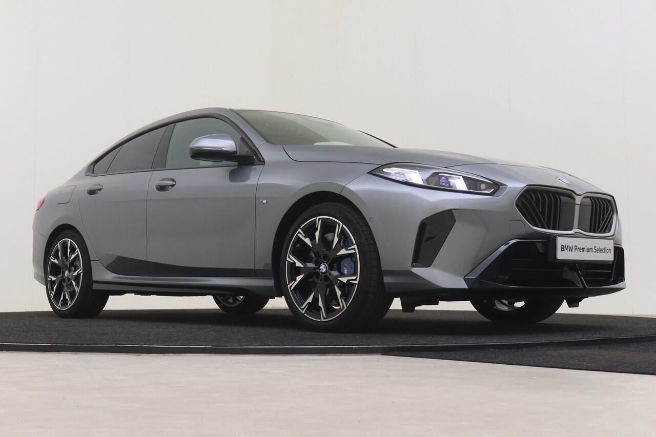 BMW 2-SERIE Gran Coupé 220 M Sport Automaat / Sportstoelen / Achteruitrijcamera / Adaptieve LED / M Adaptief onderstel / Comfort Access / Parking Assistant / Stoelverwarming