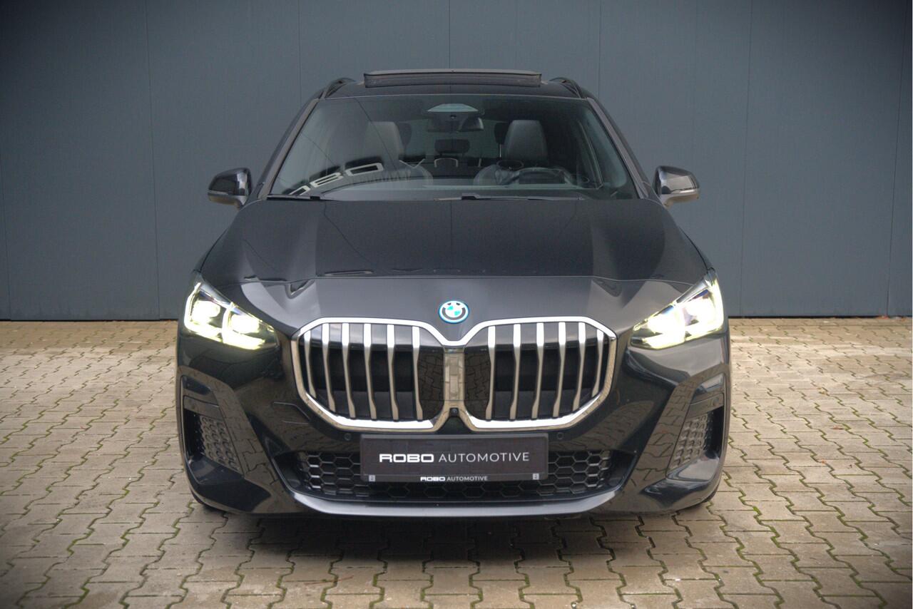 BMW 2-SERIE Active Tourer M Sport 225e xDrive | Panoramadak | Harman Kardon | Individual | Head-Up Display | 360 Camera | Keyless | Cruise Control | Navigatie Prof. | Elek. Achterklep | Ambiance Verlichting | Fabrieksgarantie