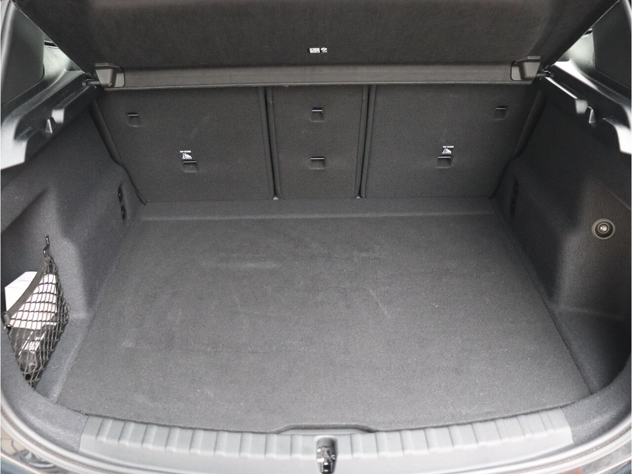 BMW 2-SERIE Active Tourer 218i | M Sportpakket | Trekhaak | Climate Control | Adaptief M Onderstel | Camera | Sportstoelen | LED | 17'' LMV