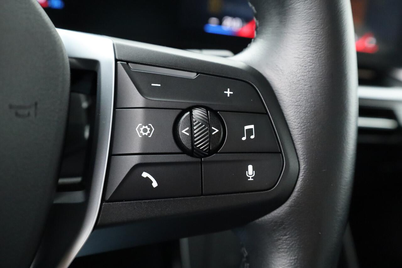 BMW 2-SERIE Active Tourer 220i | Navi | Camera | Stoelverw. | Apple CarPlay | Cruise | 17'' v