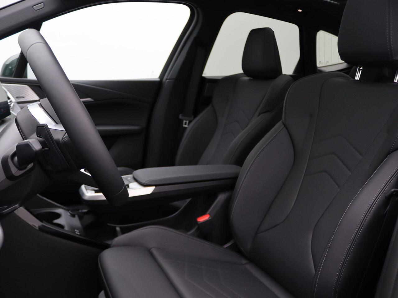 BMW 2-SERIE Active Tourer 225e xDrive M Sportpakket | Premium Pack | Comfort Pack | Travel Pack | Stuurwielrand Verwarmd | Trekhaak | Panoramadak | Elektrisch Verstelbare Sportstoelen | Driving Assistant Plus | Harman Kardon | 18''