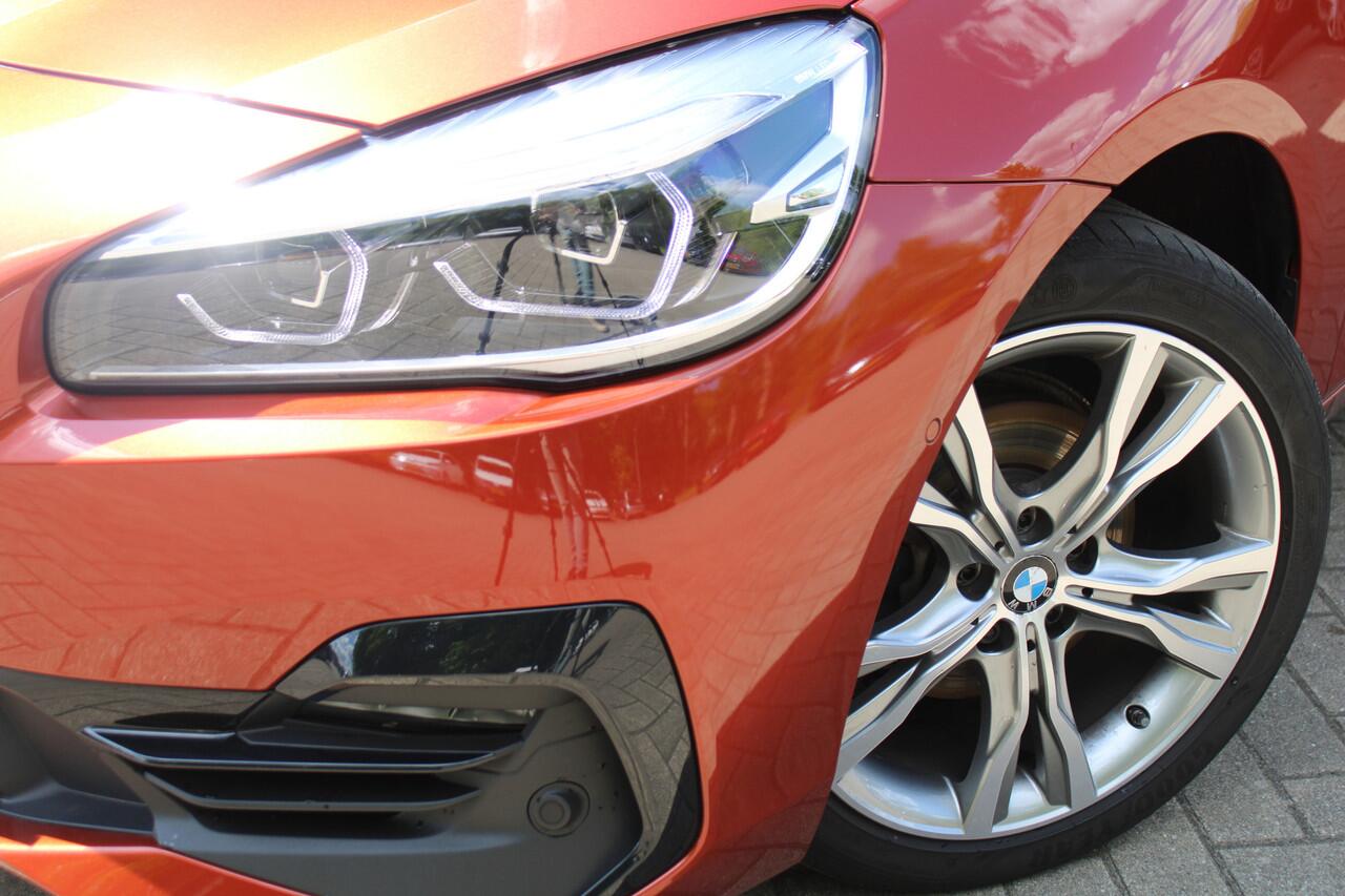 BMW 2-SERIE Active Tourer 218i 140pk Executive Edition | Head-Up | Achteruitrijcamera | Elektrische achterklep | Navigatie | Cruise control