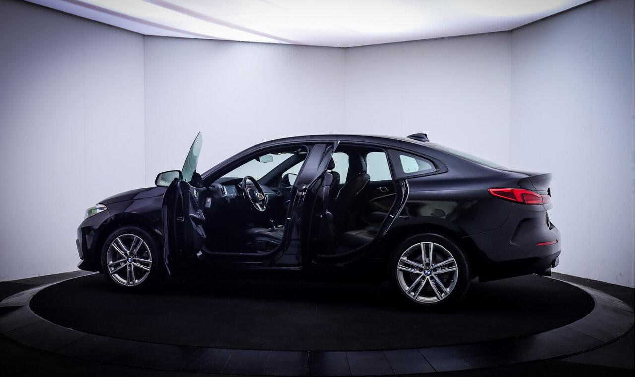 BMW 2-SERIE Gran Coupé 218iA SPORT-LINE DIGIDASH | FULL LED | HARMAN KARDON | LEDER | STOELVERW | CARPLAY | NAVI | LMV 17''