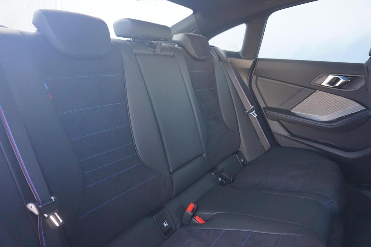 BMW 2-SERIE Gran Coupé 220 M Sportpakket Pro 19'' / Panoramadak / Driving Assistant Professional / Stuurwiel verwarmd | Ekris Selection