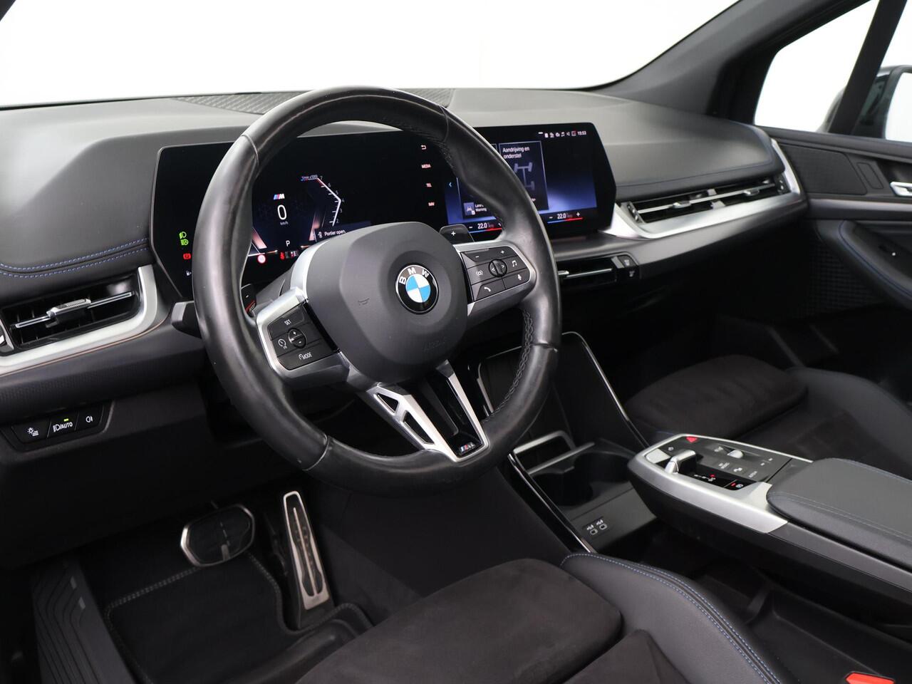 BMW 2-SERIE Active Tourer 218i | Automaat | Panoramadak | Achteruitrijcamera | Apple Carplay - Androidauto |