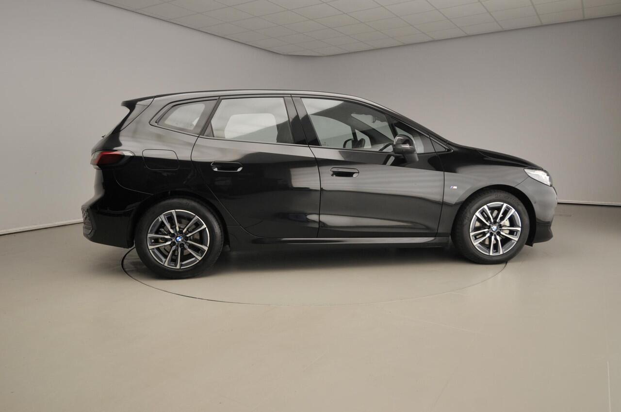 BMW 2-SERIE Active Tourer 220i | M-Sportpakket | LED | HUD | Active cruise | Elektr. zetels | Keyles go | DAB | Harman-kardon sound | Alu 17 inch
