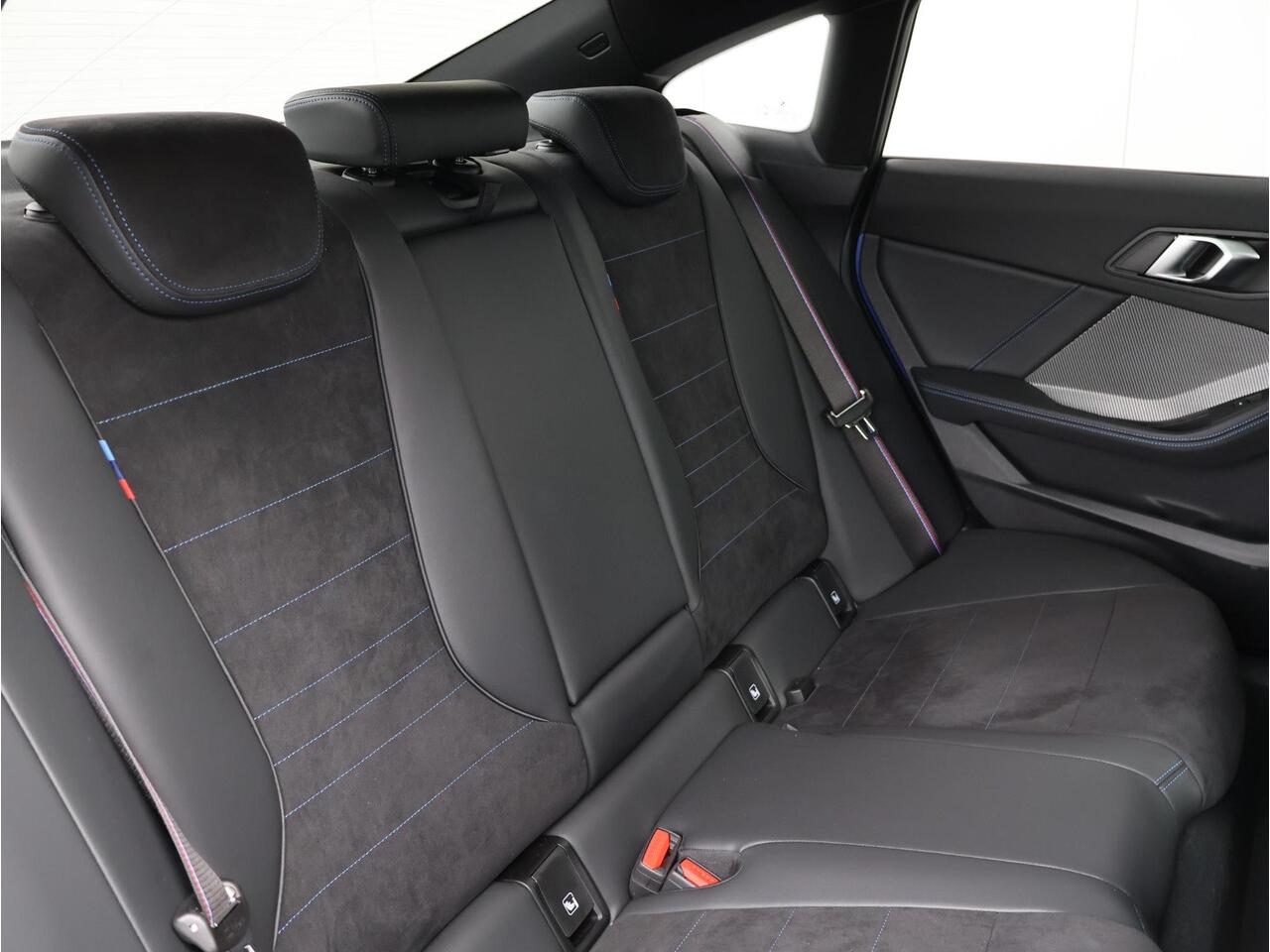 BMW 2-SERIE M235 xDrive Gran Coupé | M Sportpakket Pro | Innovation Pack | Extra Voordeel