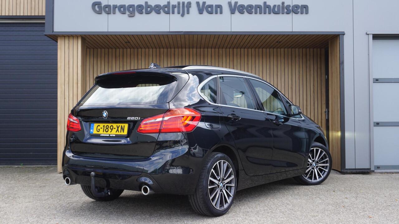 BMW 2-SERIE Active Tourer 220i 190pk Sportline High Executive Pano.Dak Leder LED Head-up 18inch LM Trekhaak A-Camera *NL auto* 70453km!