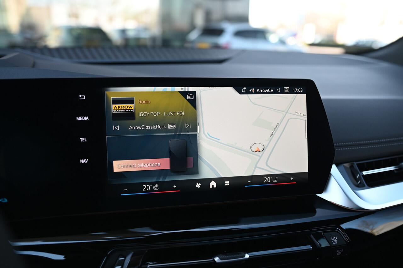 BMW 2-SERIE Active Tourer 225e xDrive High Executive M Sport Automaat / Trekhaak / Sportstoelen / Adaptieve LED / M Adaptief onderstel / Comfort Access / Parking Assistant Plus / Head-Up