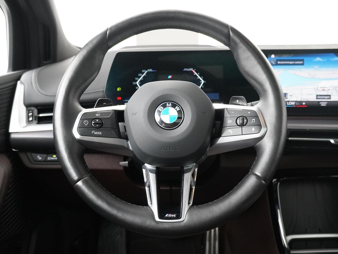 BMW 2-SERIE Active Tourer 220i | M Sportpakket | Travel pack | Comfort Acces | Elektrisch verwarmde voorstoelen