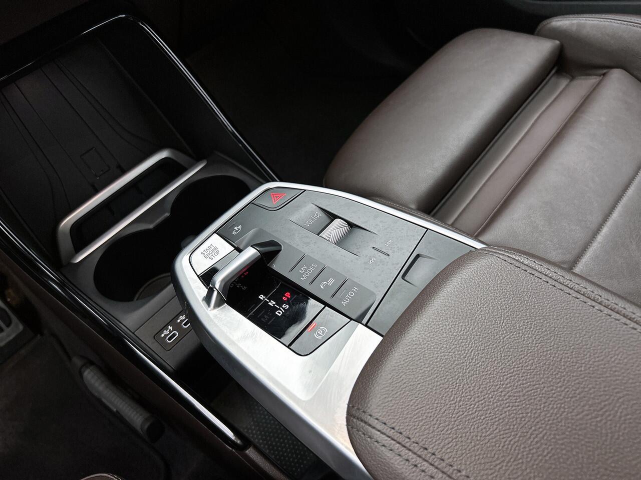 BMW 2-SERIE Active Tourer 220i / Navigatie / Leder / Head up display / Elec. stoelen