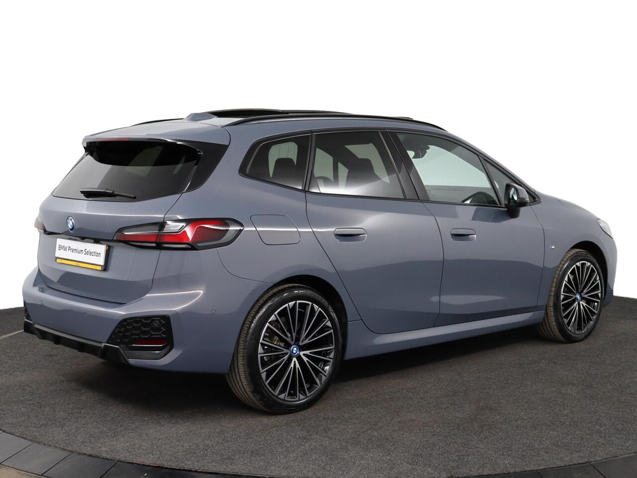 BMW 2-SERIE Active Tourer 225e xDrive M Sportpakket | Panoramadak | Harman/Kardon | Head Up Display