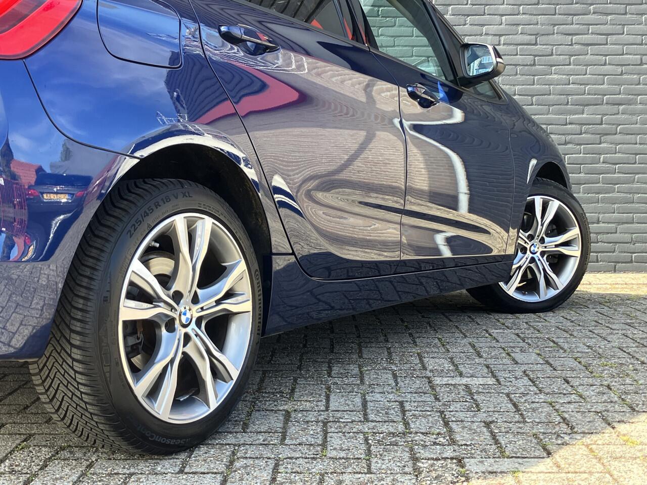 BMW 2-SERIE Active Tourer 220i High Executive Edition 192 pk M-sport AUT. | dealer onderhouden | navigatie | panoramadak | trekhaak