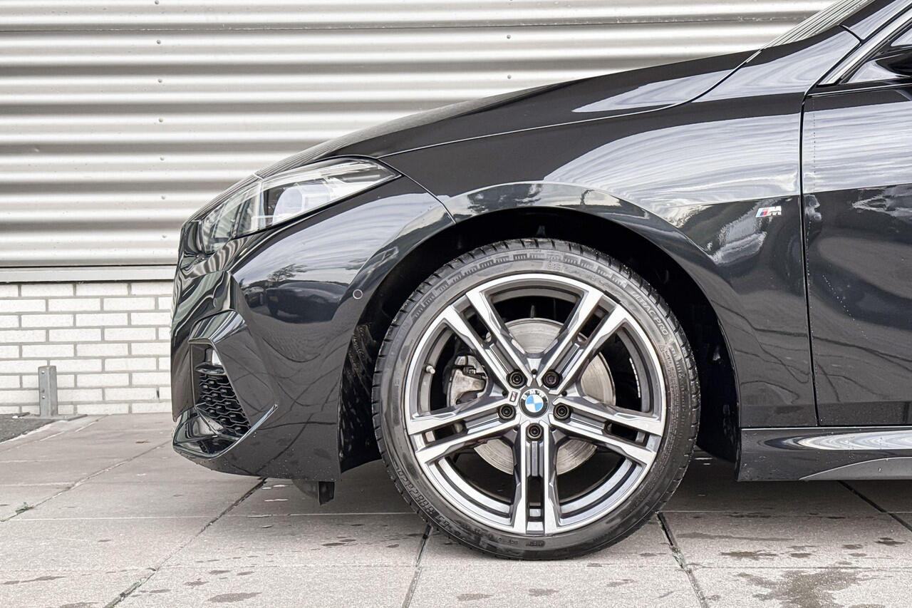 BMW 2-SERIE Gran Coupé 218i M Sportpakket / Travel Pack / Panoramadak / Achteruitrijcamera / 18 inch