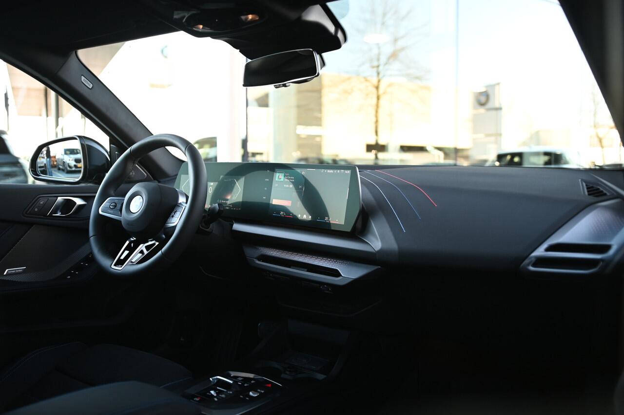 BMW 2-SERIE Gran Coupé 220 M Sport Automaat / Sportstoelen / Adaptieve LED / Comfort Access / M Adaptief onderstel / Parking Assistant / Stoelverwarming