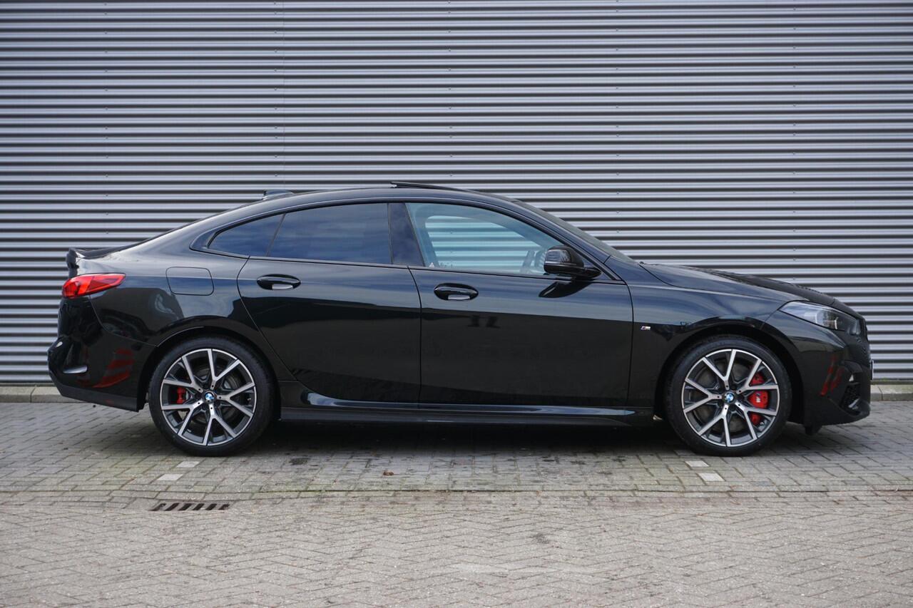 BMW 2-SERIE Gran Coupé 218i M Sportpakket Pro | Premium Pack | Comfort Pack | Travel Pack | Glazen panoramadak