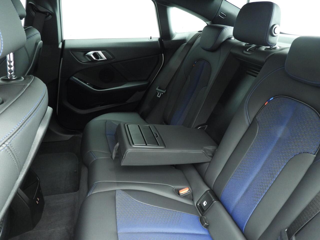 BMW 2-SERIE Gran Coupe 218i | M-Sportpakket | LED | Navigatie | Sportstoelen | Clima | cruise controle | DAB | Alu 18 inch