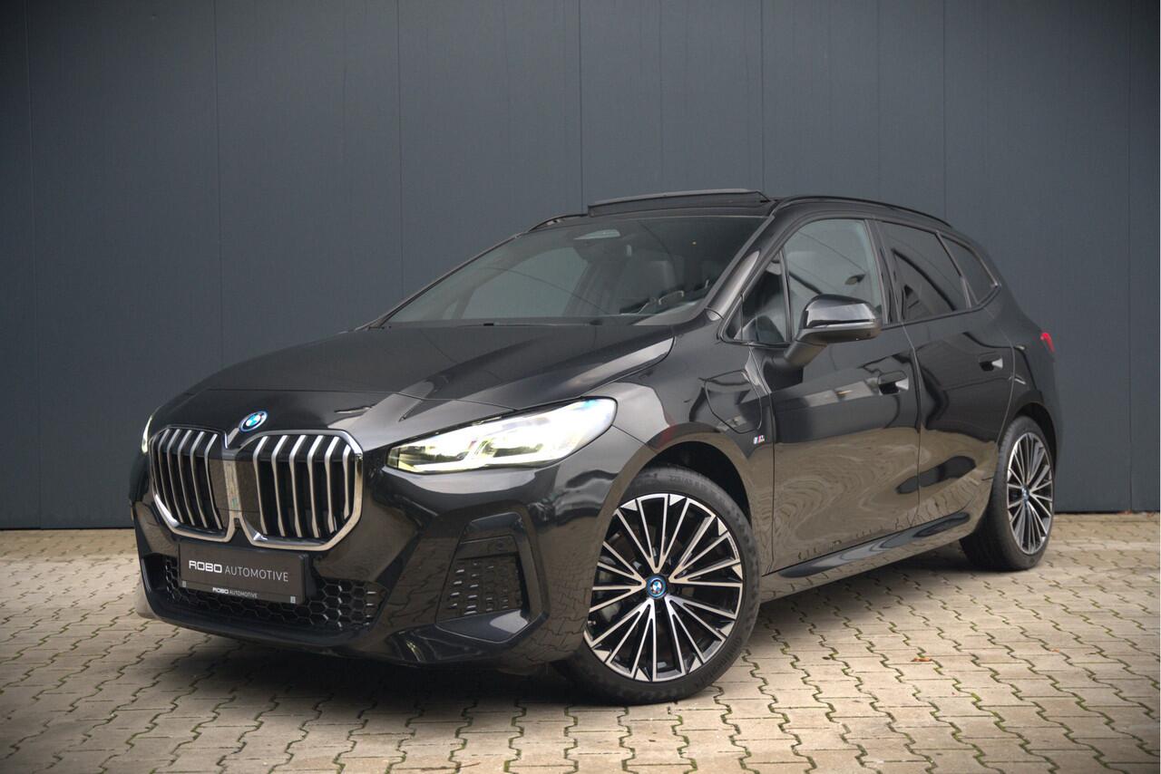 BMW 2-SERIE Active Tourer M Sport 225e xDrive | Panoramadak | Harman Kardon | Individual | Head-Up Display | 360 Camera | Keyless | Cruise Control | Navigatie Prof. | Elek. Achterklep | Ambiance Verlichting | Fabrieksgarantie
