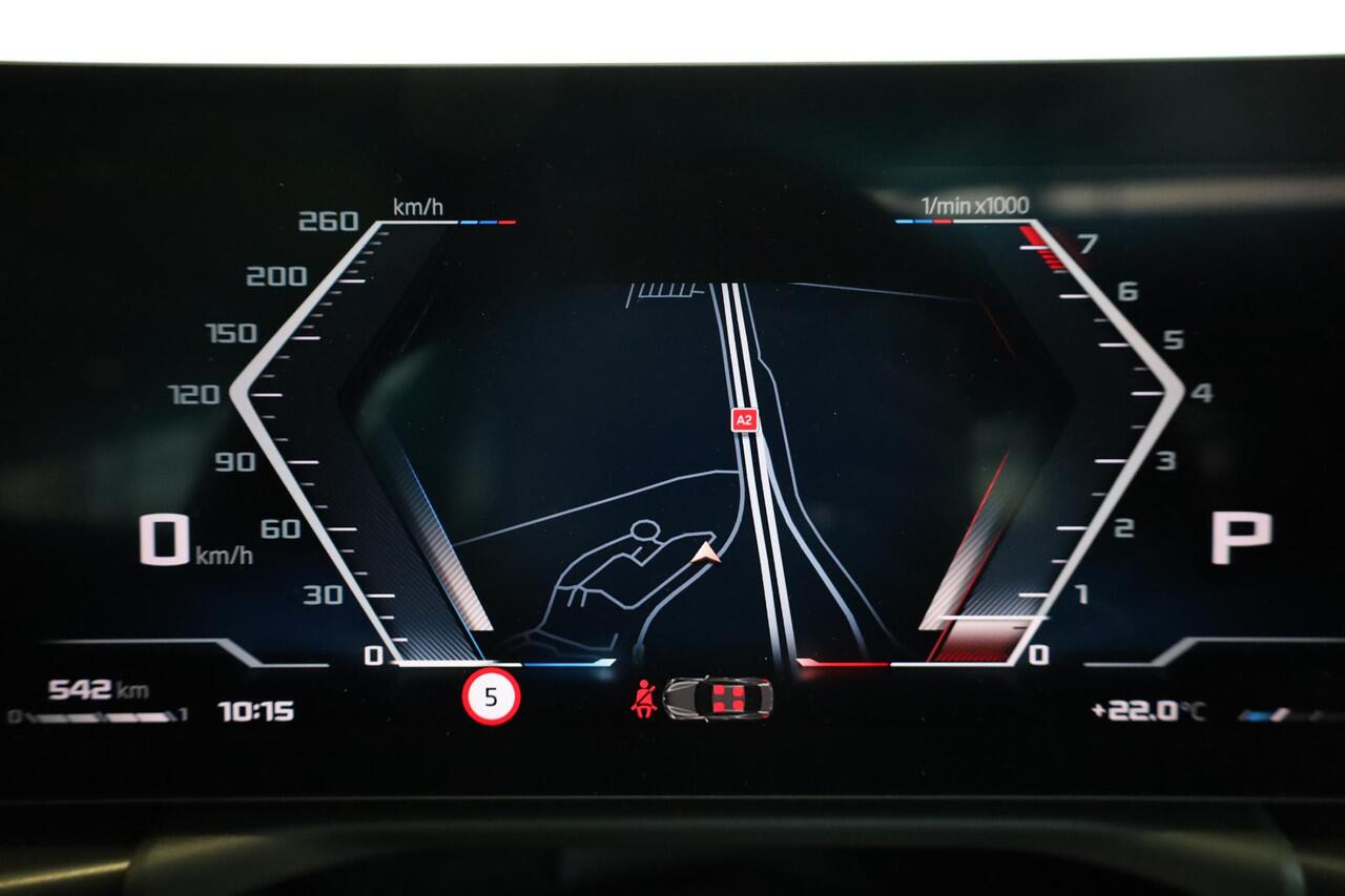 BMW 2-SERIE Coupé M240i xDrive M Sportpakket Pro | Panoramadak | Head-Up | Harman Kardon | Adaptieve Cruise Control | Stoel & Stuurwielverwarming | 360 Camera | Carbon Interieur | Dodehoekdetectie | Elektrisch Verstelbare Stoelen | Adaptieve LED | Trekhaak afneembaar