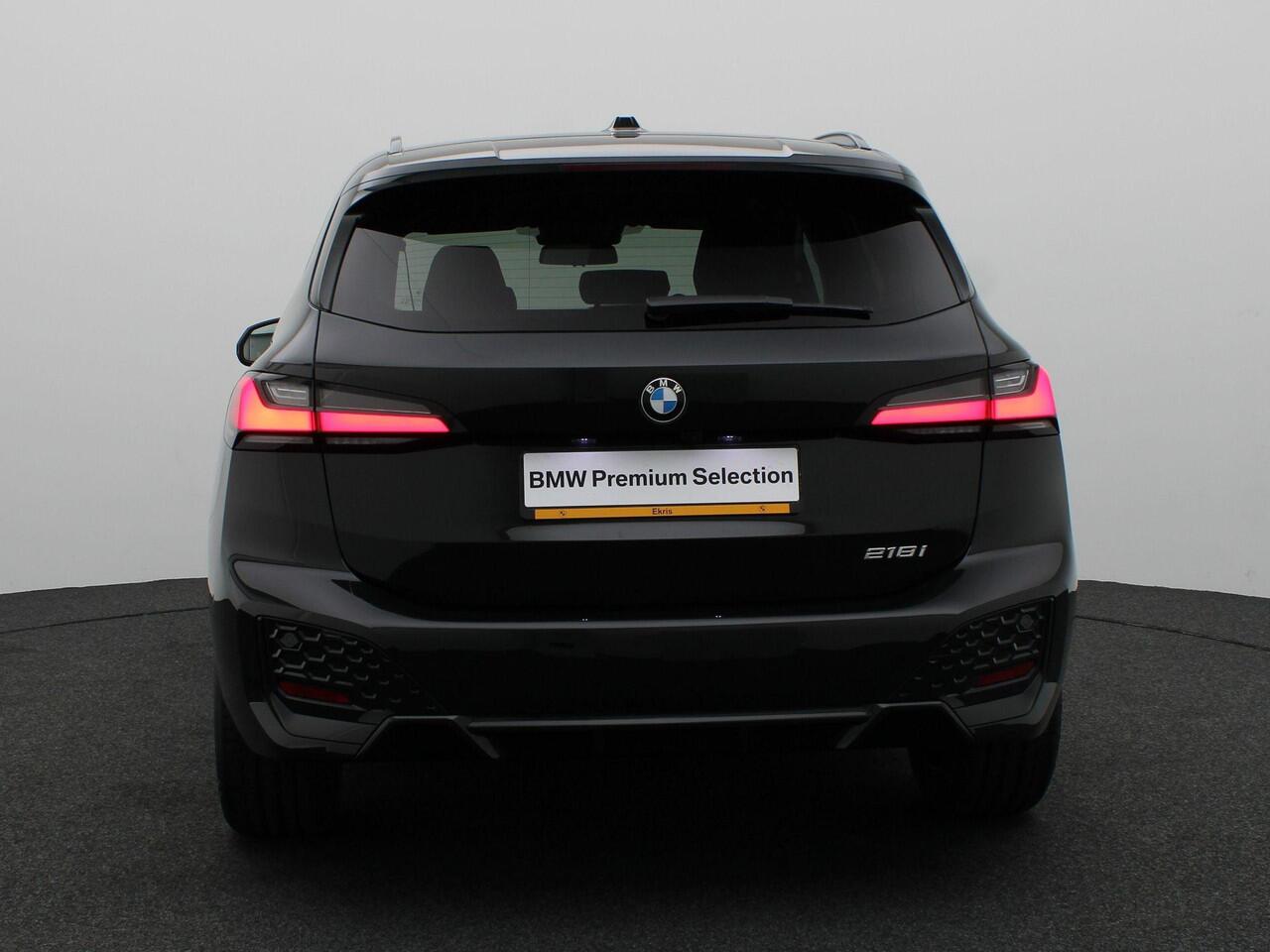 BMW 2-SERIE Active Tourer 218i M Sportpakket | Premium Pack | Stuurwielrand Verwarmd | Trekhaak | Driving Assistant | Parking Assistant | 18''