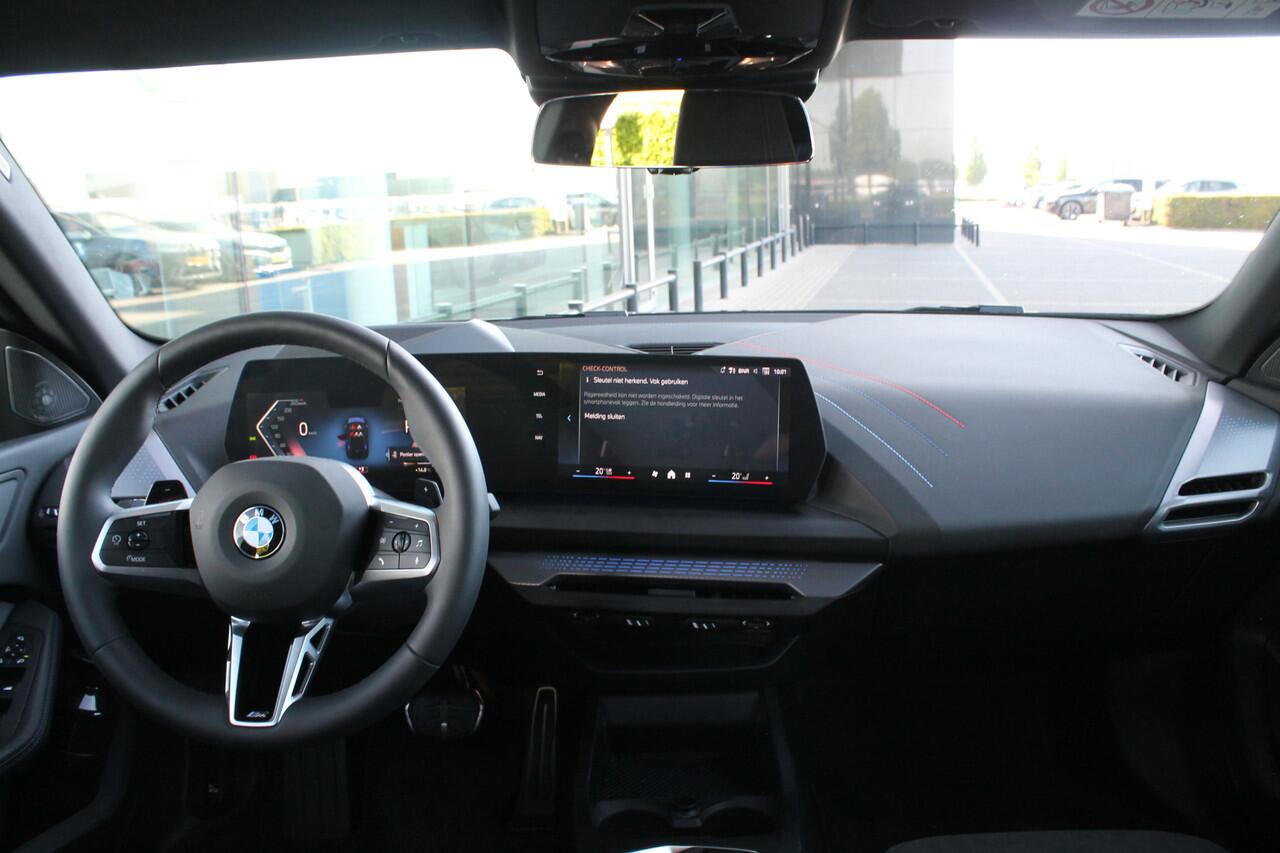 BMW 2-SERIE Gran Coupé 220 High Executive M Sport Automaat / Panoramadak / Sportstoelen / Adaptieve LED / M Adaptief onderstel / Comfort Access / Parking Assistant Plus