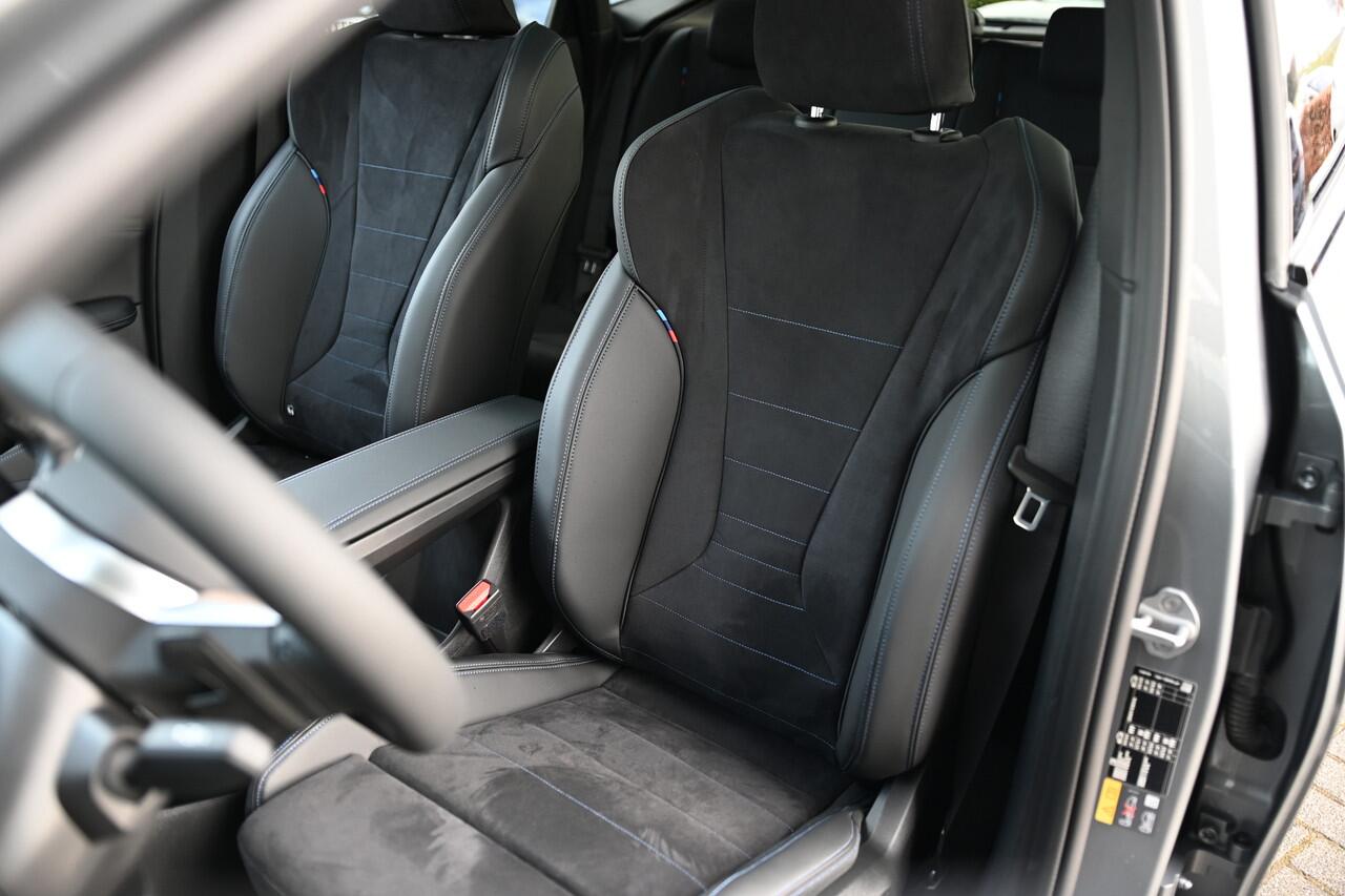 BMW 2-SERIE Active Tourer 225e xDrive High Executive M Sport Automaat / Panoramadak / Trekhaak / Sportstoelen / Adaptieve LED / M Adaptief onderstel / Parking Assistant Plus / Head-Up