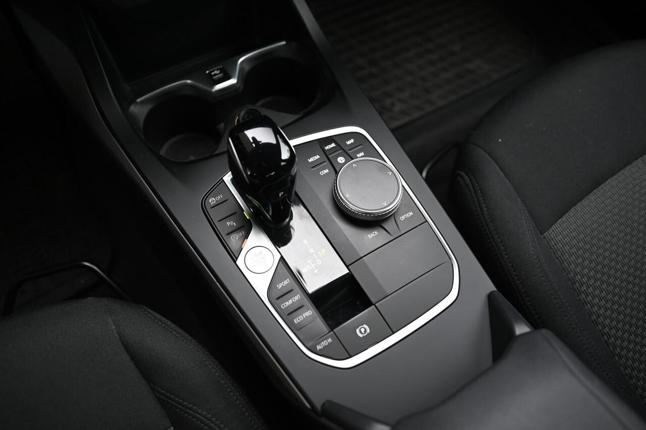 BMW 2-SERIE Gran Coupé 220i Executive Automaat / Adaptieve LED / Live Cockpit Professional / Cruise Control / Extra getint glas achter