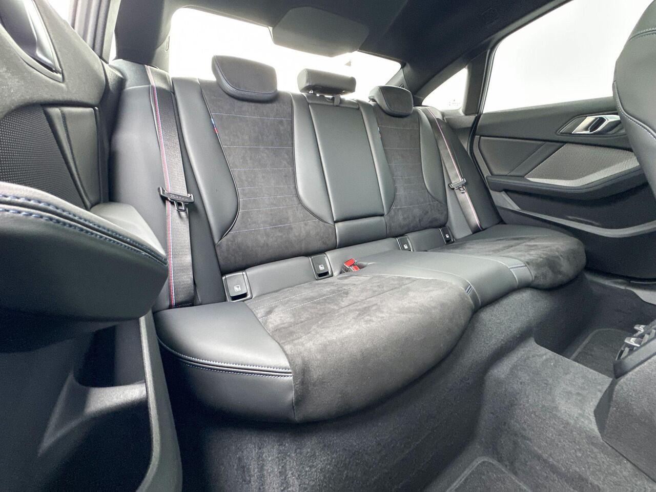 BMW 2-SERIE Gran Coupé 220 M-Sport Pro / Glazen Schuifdak / Adaptieve LED koplampen / Driving Assistant / Driving Assistant plus / Stuurwielrand verwarming / Camera / Harman Kardon / 19 inch