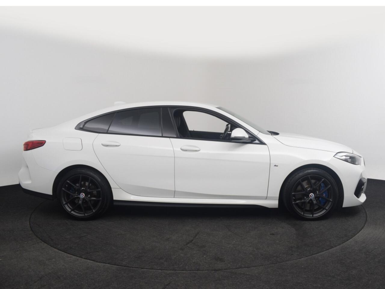 BMW 2-SERIE 218i Introduction Edition | M-Sport o Live Cockpit o CarPlay