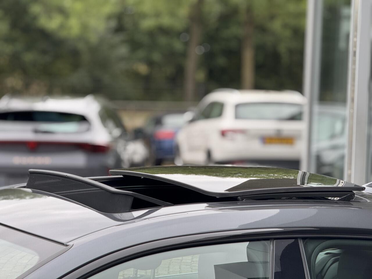 BMW 2-SERIE Gran Coupé 218i High Executive | Pano | Keyless | Leer